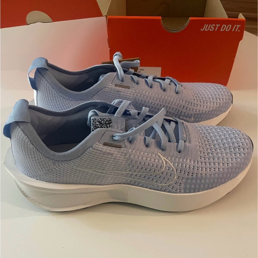 Nike Women's Interact Run running shoe.